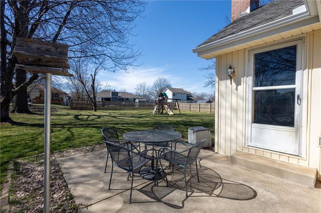 2319 NW 4TH Street Place, Blue Springs, MO 64014