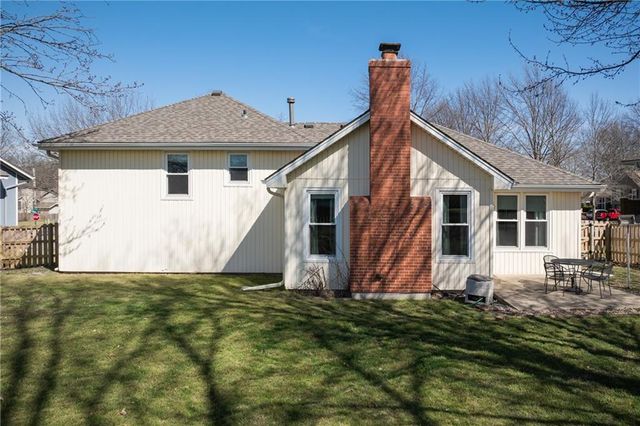 2319 NW 4TH Street Place, Blue Springs, MO 64014