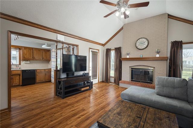 2319 NW 4TH Street Place, Blue Springs, MO 64014