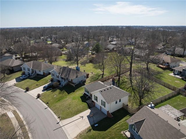 2319 NW 4TH Street Place, Blue Springs, MO 64014