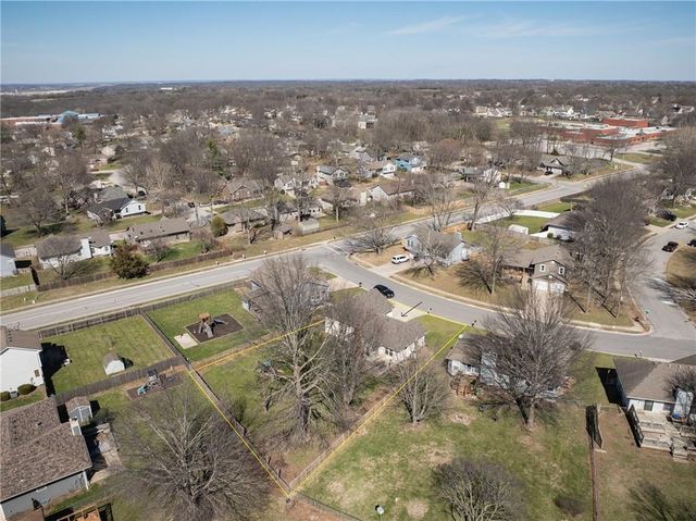 2319 NW 4TH Street Place, Blue Springs, MO 64014