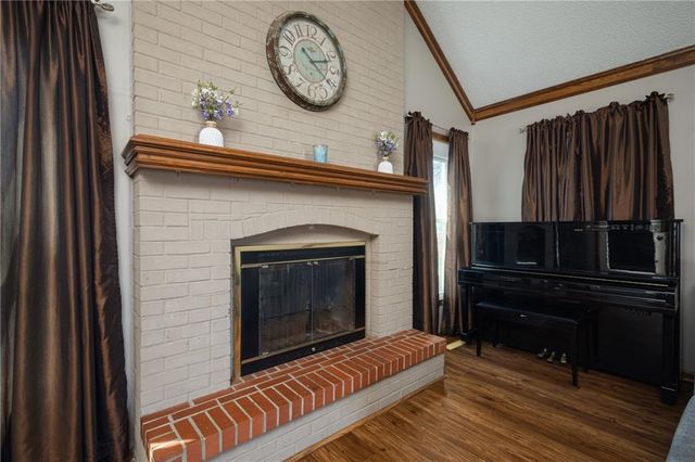 2319 NW 4TH Street Place, Blue Springs, MO 64014