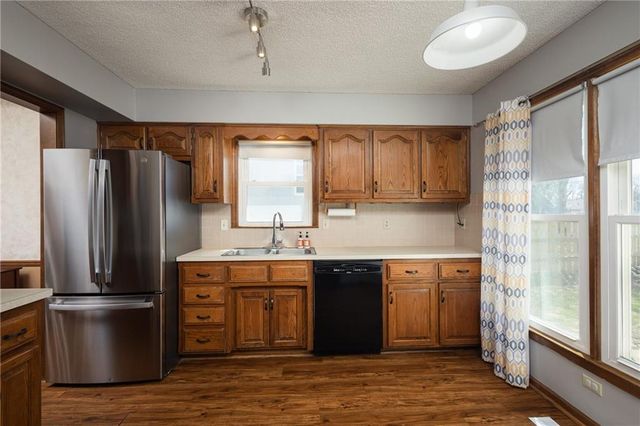 2319 NW 4TH Street Place, Blue Springs, MO 64014