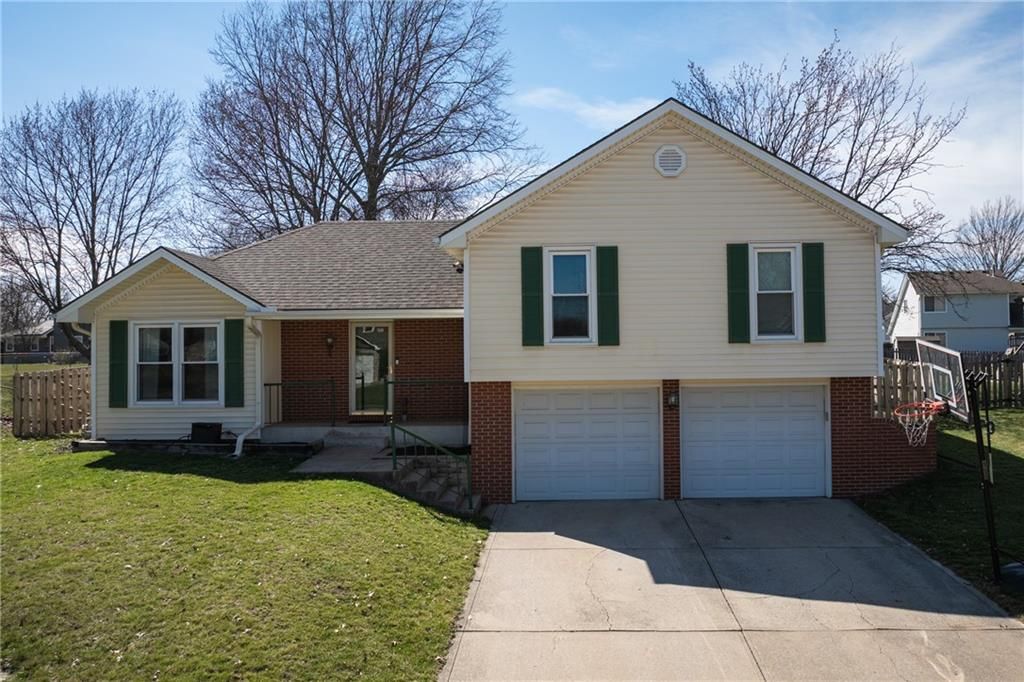 2319 NW 4TH Street Place, Blue Springs, MO 64014