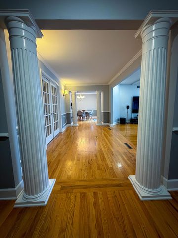 2433 Brookwood Road, Columbus, OH 43209