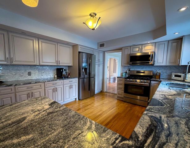 2433 Brookwood Road, Columbus, OH 43209