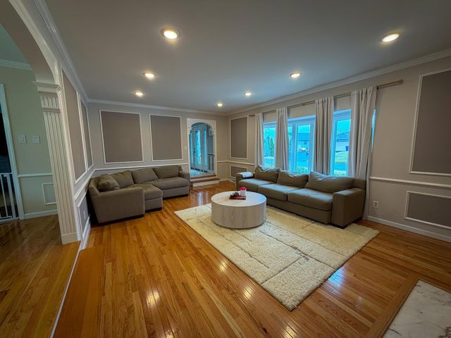 2433 Brookwood Road, Columbus, OH 43209