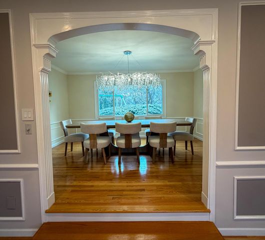 2433 Brookwood Road, Columbus, OH 43209