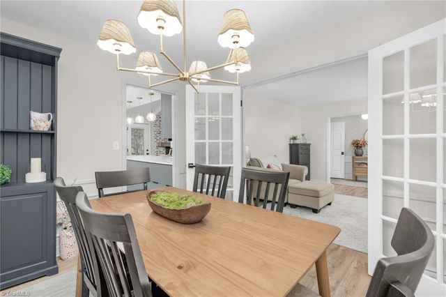 6736 Forest Oak Drive, Clemmons, NC 27012