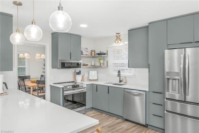 6736 Forest Oak Drive, Clemmons, NC 27012