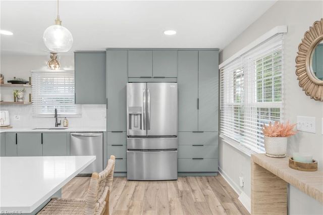 6736 Forest Oak Drive, Clemmons, NC 27012