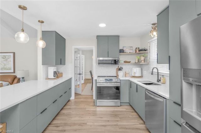 6736 Forest Oak Drive, Clemmons, NC 27012