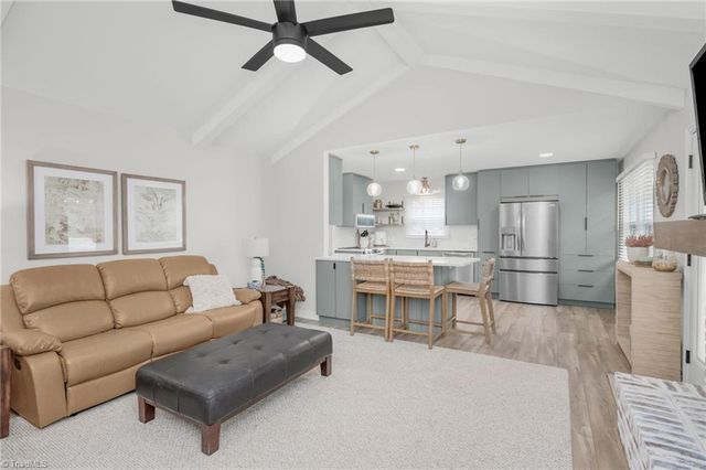 6736 Forest Oak Drive, Clemmons, NC 27012