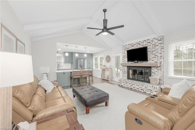 6736 Forest Oak Drive, Clemmons, NC 27012