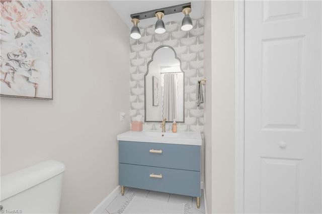 6736 Forest Oak Drive, Clemmons, NC 27012