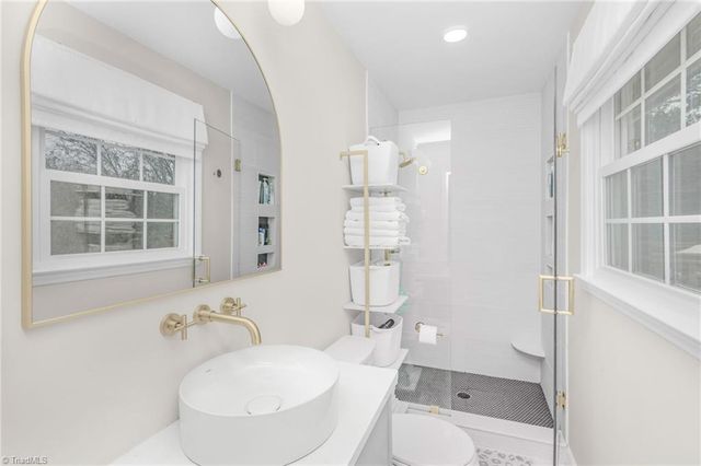 6736 Forest Oak Drive, Clemmons, NC 27012