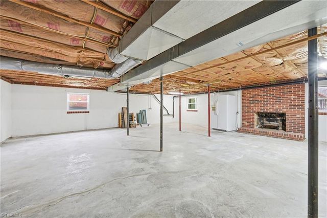 6736 Forest Oak Drive, Clemmons, NC 27012