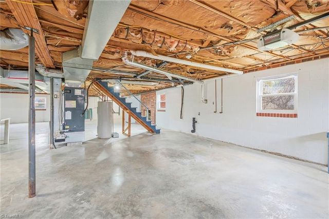 6736 Forest Oak Drive, Clemmons, NC 27012