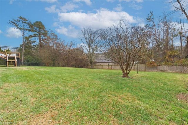 6736 Forest Oak Drive, Clemmons, NC 27012