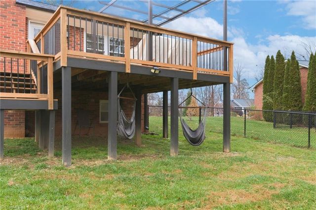 6736 Forest Oak Drive, Clemmons, NC 27012