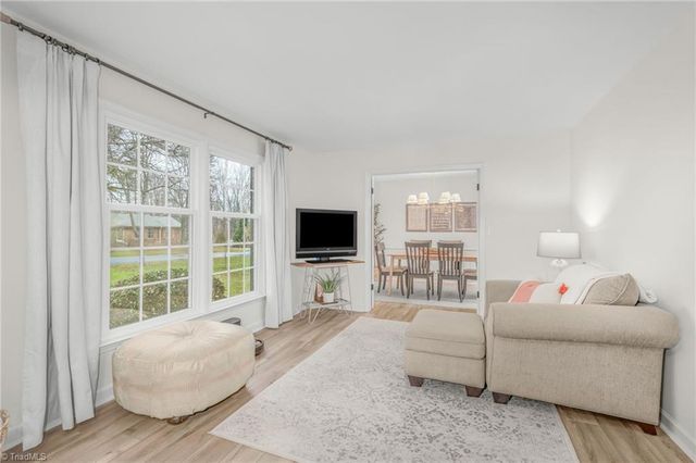 6736 Forest Oak Drive, Clemmons, NC 27012