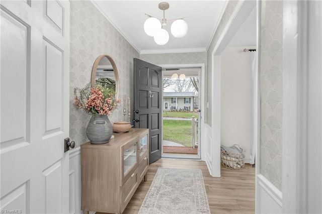 6736 Forest Oak Drive, Clemmons, NC 27012