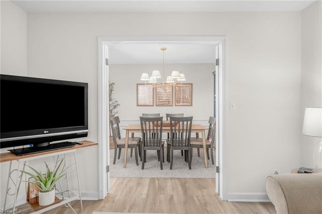 6736 Forest Oak Drive, Clemmons, NC 27012