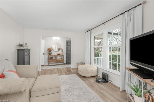 6736 Forest Oak Drive, Clemmons, NC 27012