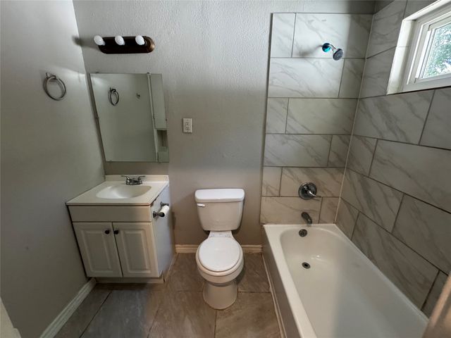2009 Cloverdale Street, Arlington, TX 76010