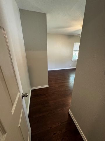2009 Cloverdale Street, Arlington, TX 76010