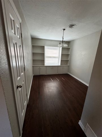 2009 Cloverdale Street, Arlington, TX 76010
