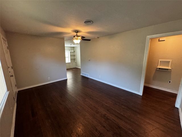 2009 Cloverdale Street, Arlington, TX 76010