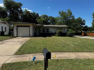 2009 Cloverdale Street, Arlington, TX 76010