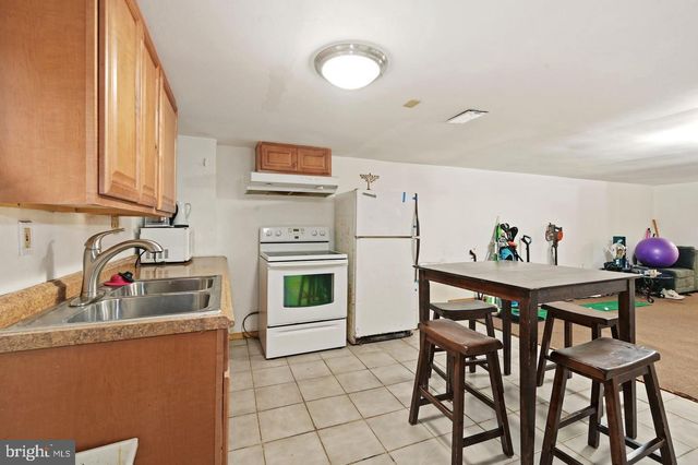 2621 UNIVERSITY PL NW, Washington, DC 20009