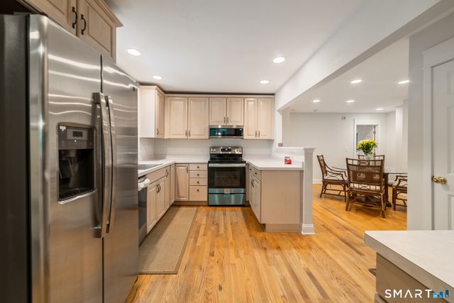 17 Bradley Lane, Newtown, CT 06482