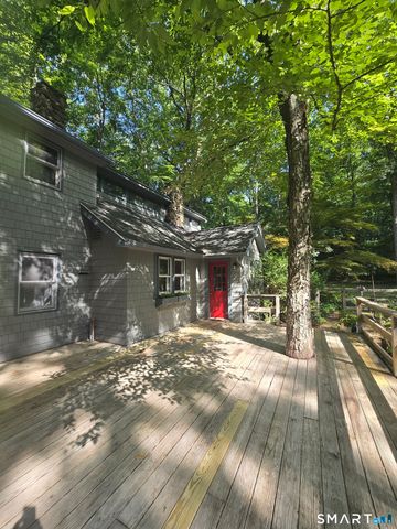 17 Bradley Lane, Newtown, CT 06482