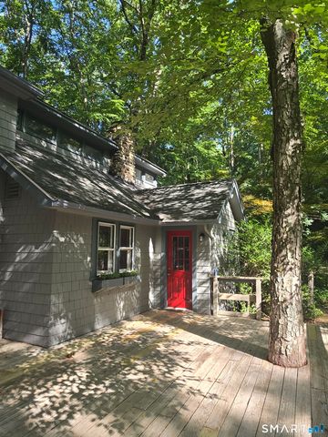 17 Bradley Lane, Newtown, CT 06482