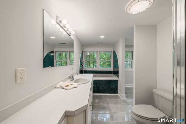 17 Bradley Lane, Newtown, CT 06482