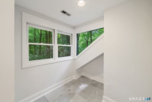 17 Bradley Lane, Newtown, CT 06482