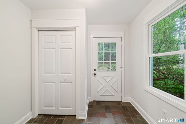 17 Bradley Lane, Newtown, CT 06482