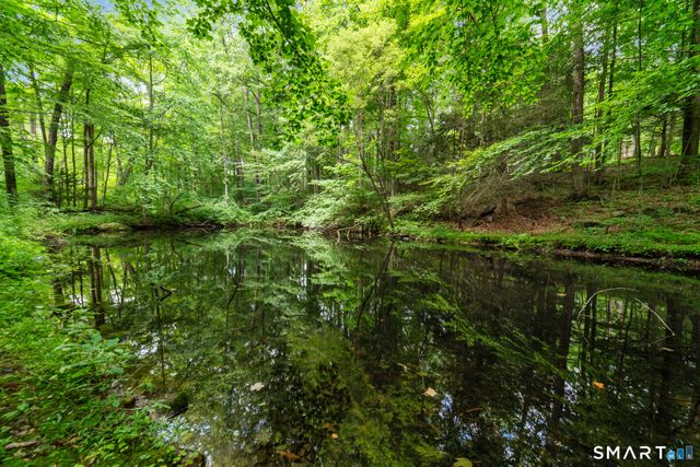 17 Bradley Lane, Newtown, CT 06482