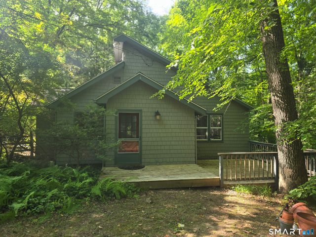 17 Bradley Lane, Newtown, CT 06482