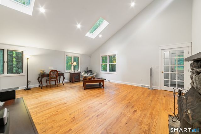 17 Bradley Lane, Newtown, CT 06482