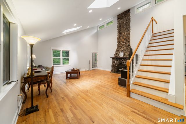 17 Bradley Lane, Newtown, CT 06482
