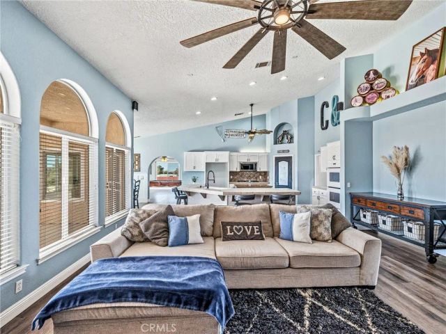 6232 Coriander, Oak Hills, CA 92344