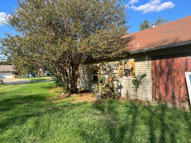 418 E Dewey Street, Malakoff, TX 75148