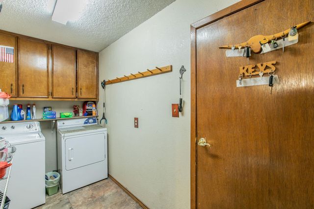 136 Redbird LN, Smithville, TX 78957