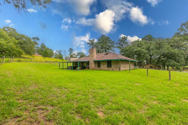 136 Redbird LN, Smithville, TX 78957