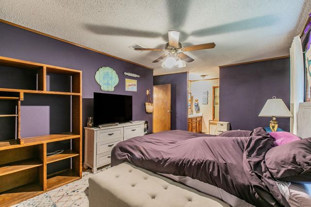 136 Redbird LN, Smithville, TX 78957