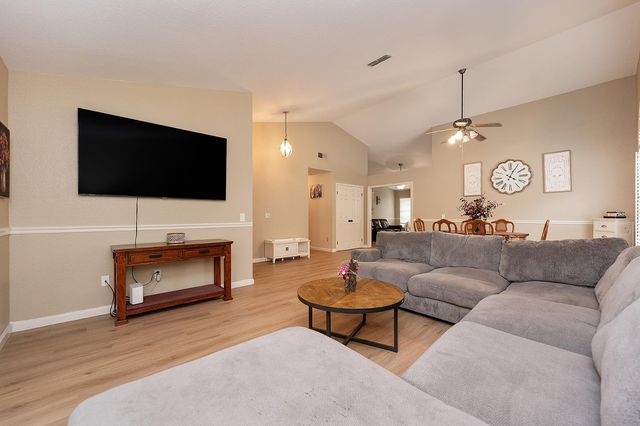 116 Ferrera Dr, Folsom, CA 95630